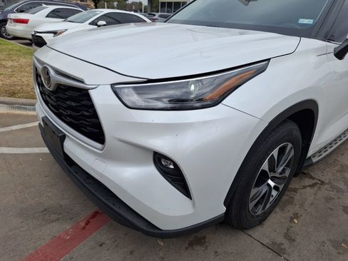 Used 2022 Toyota Highlander XLE image 10