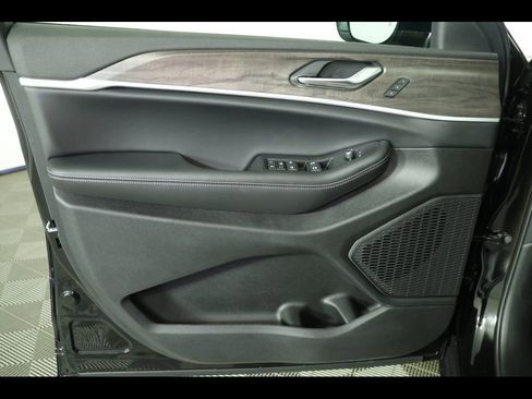 New 2025 Jeep Grand Cherokee L Limited image 22