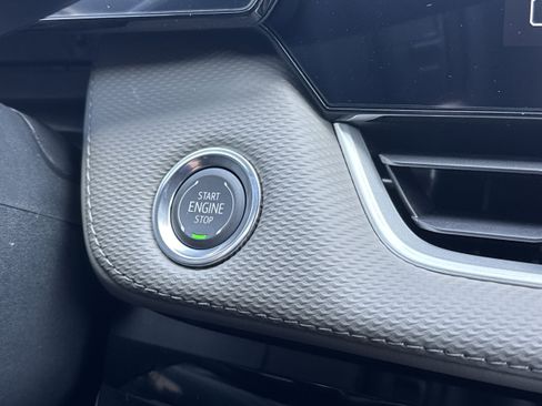 New 2026 Chevrolet Equinox LT w/ Convenience Package II FWD image 34