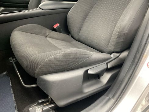 Used 2019 Toyota C-HR XLE FWD image 13