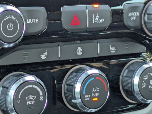 New 2026 RAM 1500 4x4 Crew Cab image 25