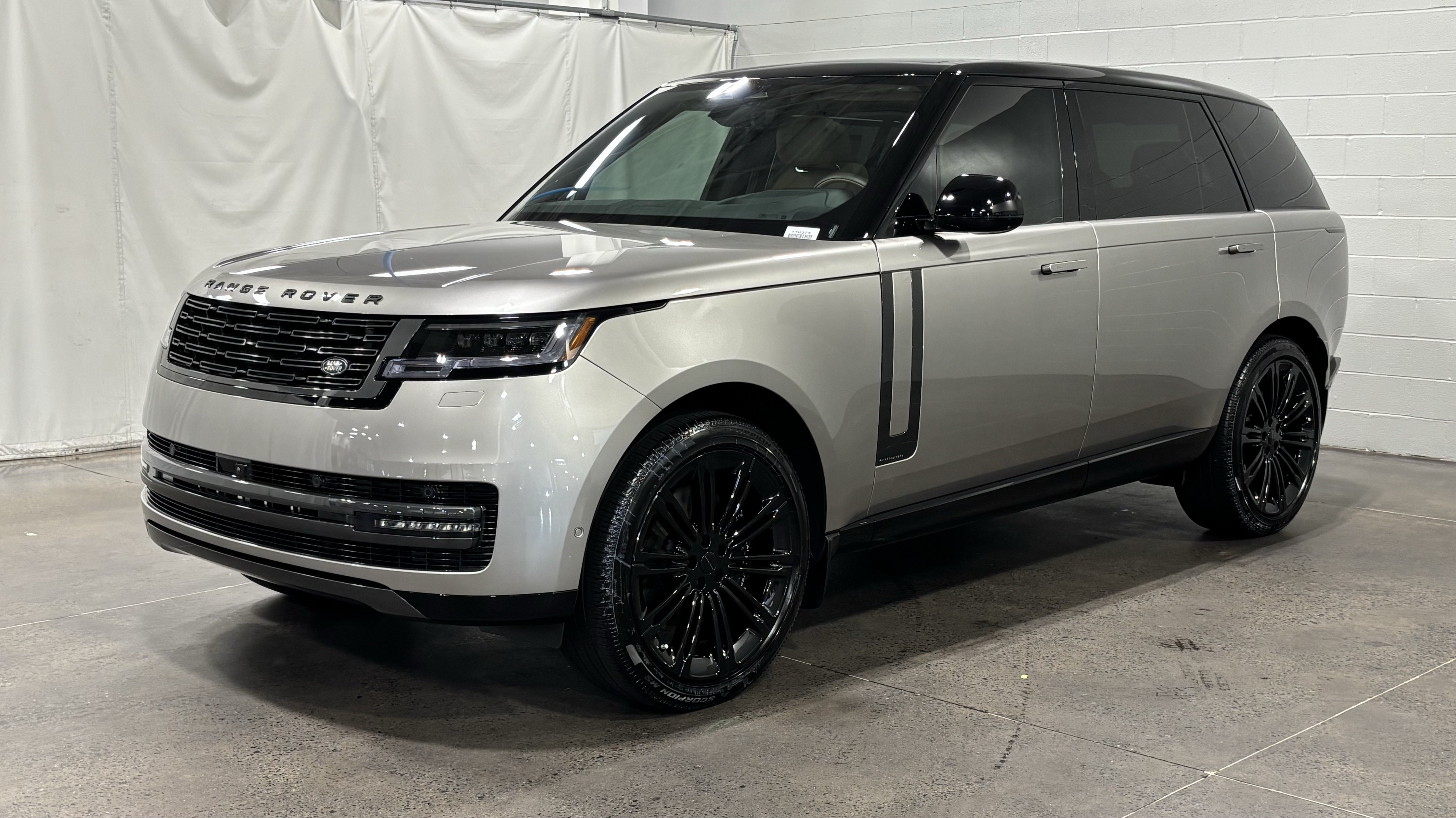 New 2026 Land Rover Range Rover Long Wheelbase Autobiography AWD/4WD image 1