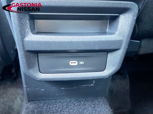 Used 2024 Volkswagen Taos SE image 32