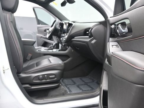 Used 2023 Chevrolet Traverse RS image 17
