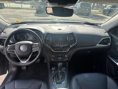 Used 2019 Jeep Cherokee Limited AWD/4WD image 16