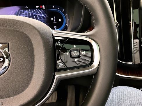 Used 2024 Volvo XC60 B5 Plus w/ Protection Package Premier image 24