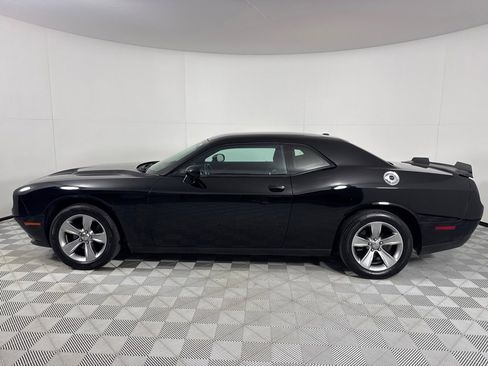 Used 2016 Dodge Challenger SXT image 8