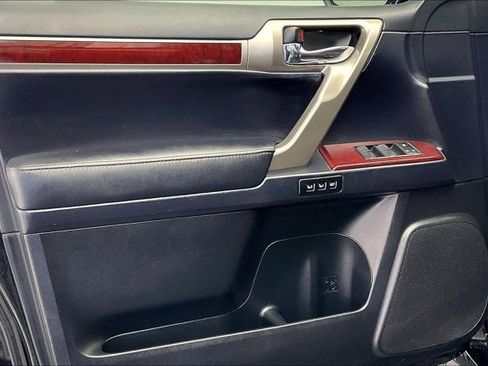 Used 2019 Lexus GX 460 image 25