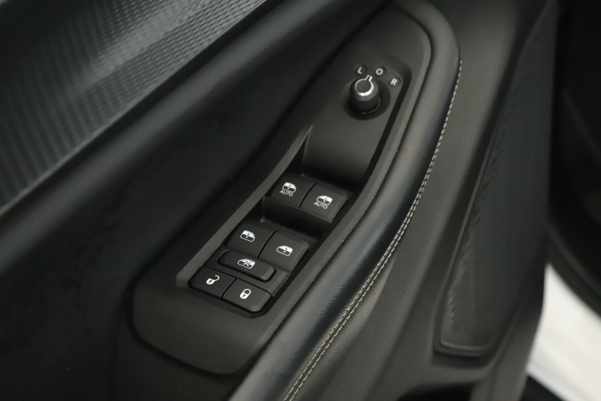 Used 2023 Jeep Grand Cherokee Altitude AWD/4WD image 8