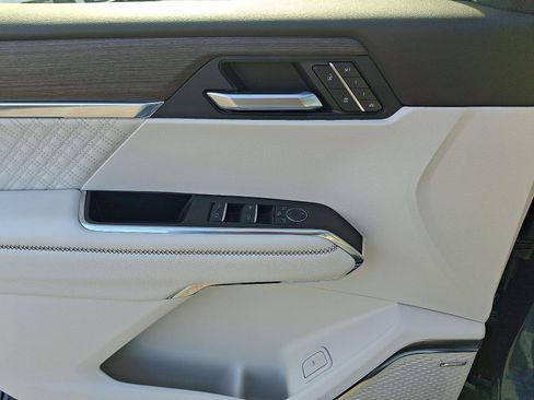 Used 2024 GMC Acadia Denali image 20