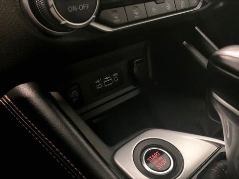 Used 2025 Nissan Sentra SR w/ SR Premium Package image 32