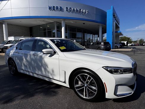 Used 2022 BMW 750i xDrive w/ Executive Package AWD/4WD image 1
