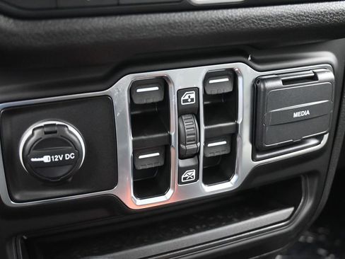 Used 2025 Jeep Gladiator Sport image 21