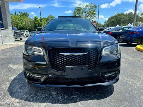 Used 2018 Chrysler 300 S w/ 300S Premium Group RWD image 4