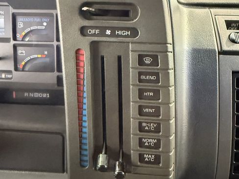 Used 1990 Chevrolet Astro LT image 45