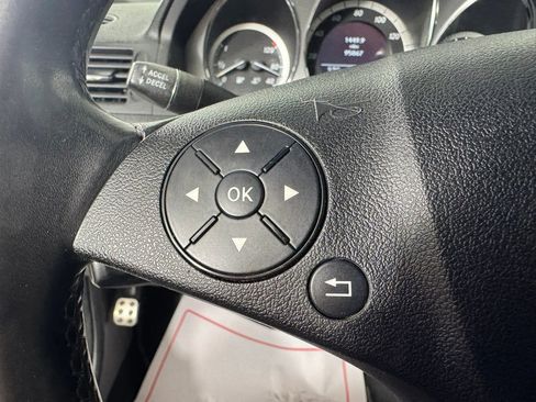 Used 2010 Mercedes-Benz C 300 Sedan image 15