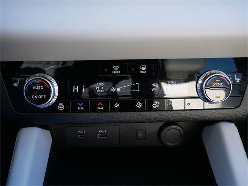 Used 2025 Mitsubishi Outlander SEL image 21