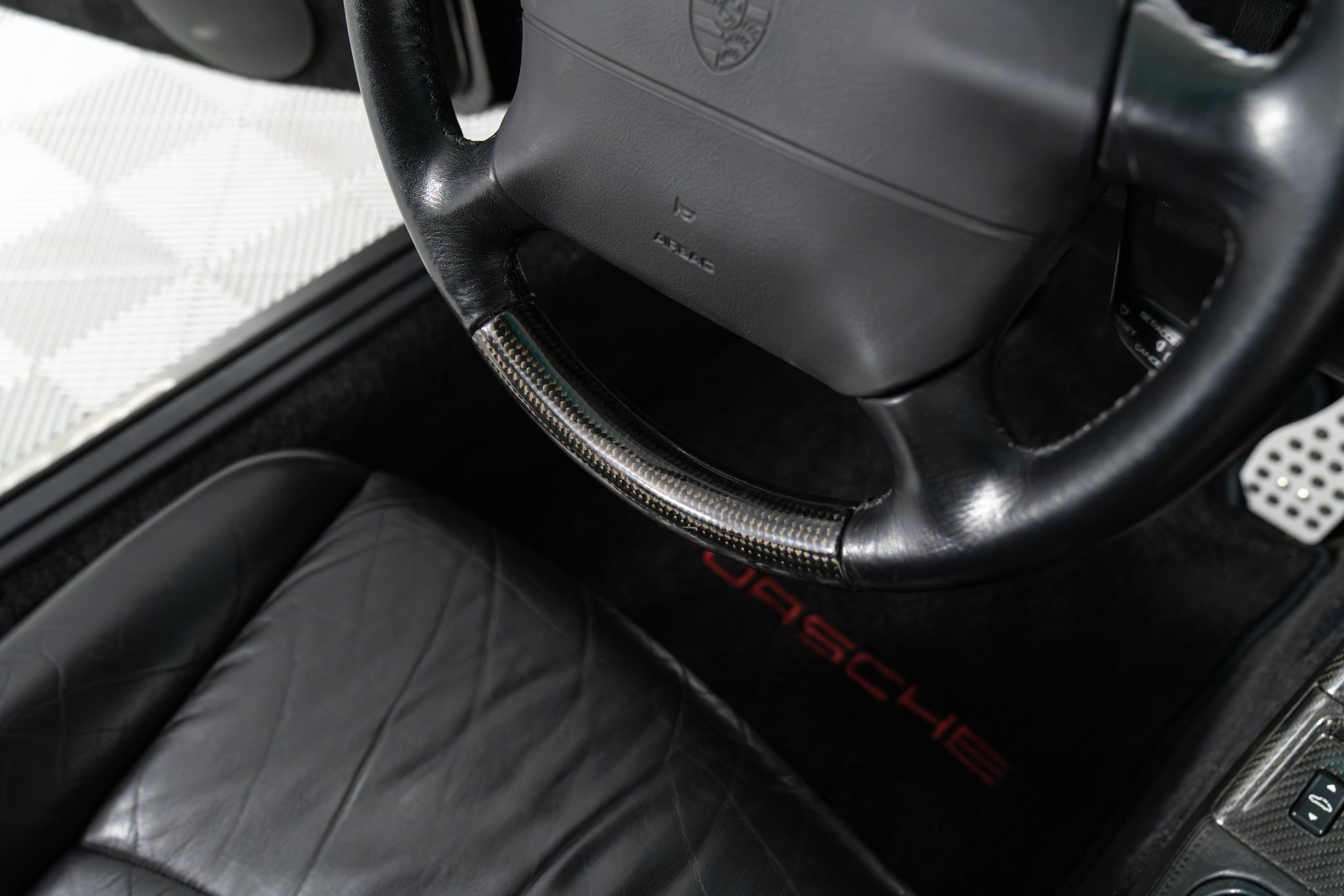 Used 1996 Porsche 911 Turbo RWD image 12