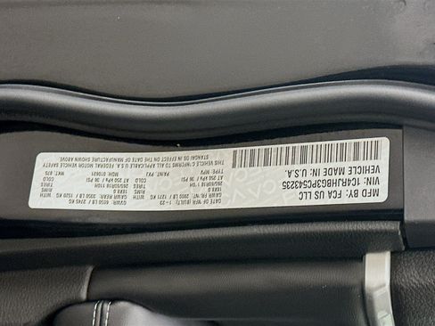 Used 2023 Jeep Grand Cherokee Limited AWD/4WD image 12