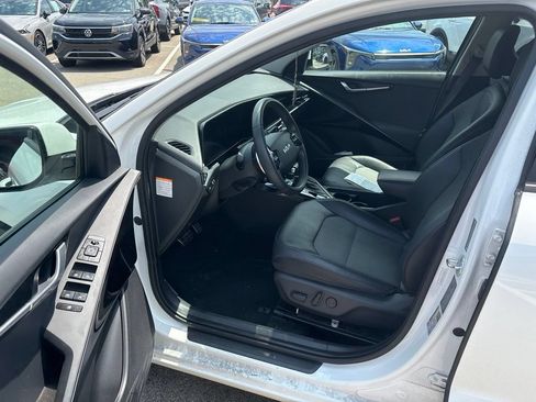 Certified 2023 Kia Niro EX Touring FWD image 19