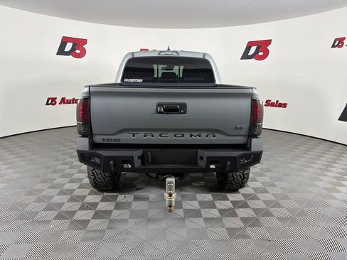 Used 2018 Toyota Tacoma TRD Sport AWD/4WD image 6