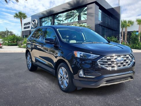 Used 2023 Ford Edge Titanium image 3