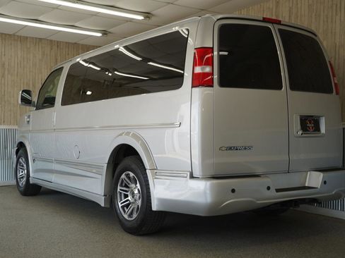 Used 2020 Chevrolet Express 2500 w/ Enhanced Convenience Package image 8
