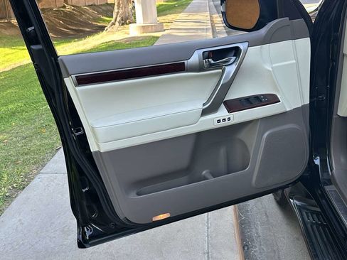 Used 2016 Lexus GX 460 w/ Premium Package AWD/4WD image 48
