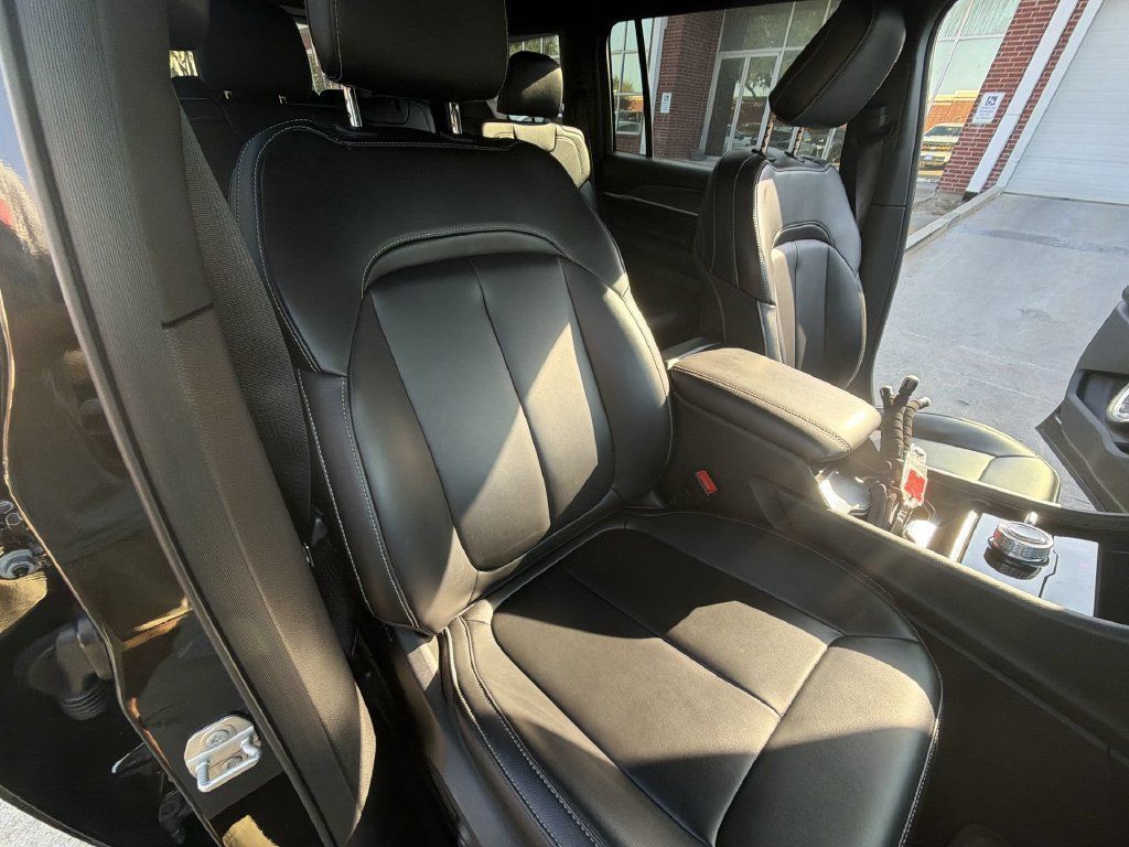 Used 2025 Jeep Grand Cherokee L Limited AWD/4WD image 22