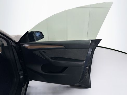 Used 2024 Tesla Model Y Long Range image 30