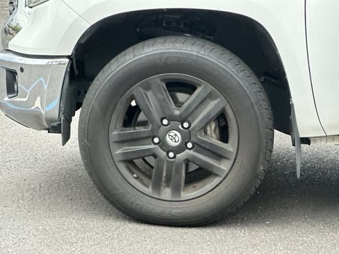 Used 2018 Toyota Tundra SR5 w/ SR5 Upgrade Package image 22