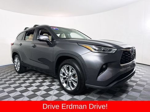 Used 2023 Toyota Highlander Limited FWD image 1