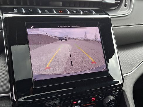 Certified 2024 Jeep Grand Cherokee Altitude image 18