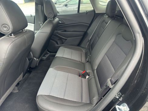 Used 2025 Chevrolet Trax LT FWD image 23