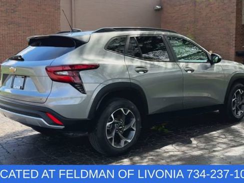 Used 2024 Chevrolet Trax LT w/ Driver Confidence Package FWD image 8