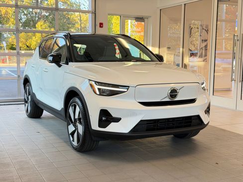 New 2026 Volvo EX40 Plus w/ Climate Package image 4