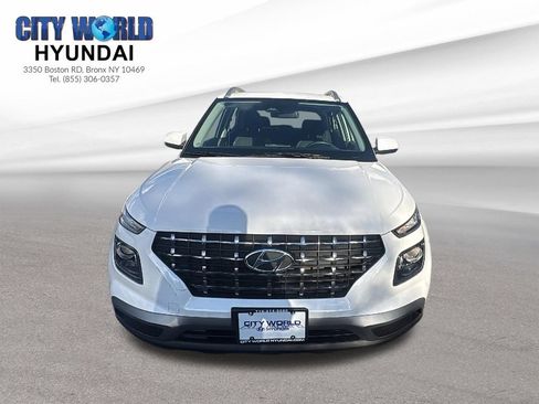 Used 2023 Hyundai Venue SEL FWD image 8