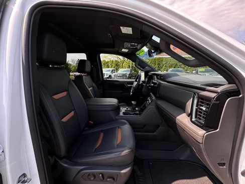 Used 2023 GMC Sierra 1500 AT4 w/ Technology Package AWD/4WD image 13