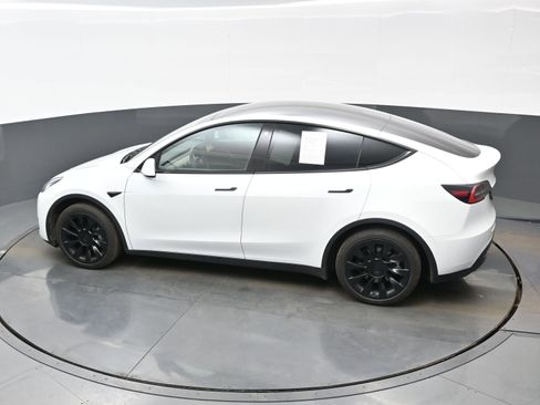 Used 2021 Tesla Model Y 2WD image 33