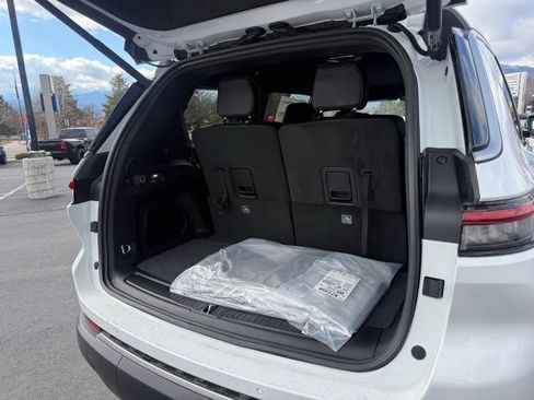 New 2026 Jeep Grand Cherokee L Limited w/ Luxury Tech Group II AWD/4WD image 11