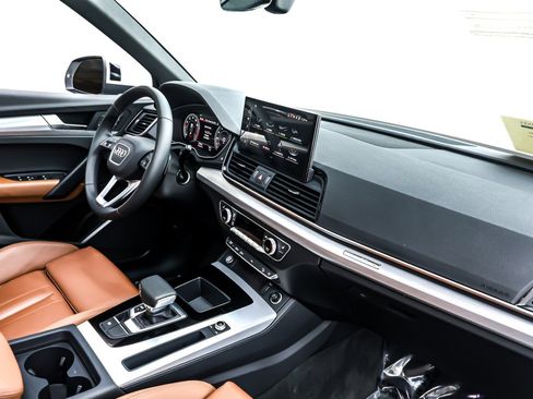 Used 2025 Audi Q5 2.0T Premium w/ Convenience Plus Package image 17