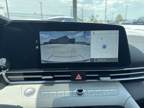 New 2025 Hyundai Elantra Limited image 25