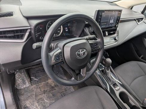 Used 2022 Toyota Corolla LE image 6