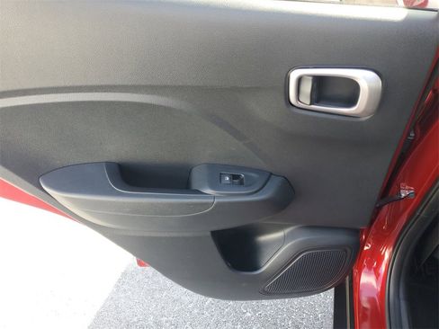 Used 2024 Hyundai Venue SEL image 13