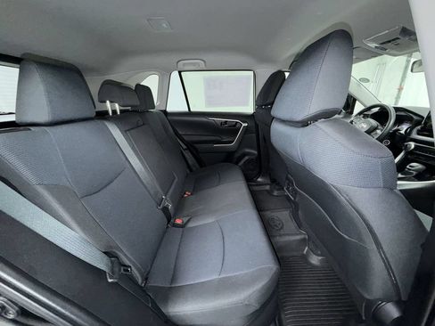 Used 2022 Toyota RAV4 LE AWD/4WD image 17
