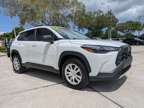 Used 2026 Toyota Corolla Cross L FWD image 3