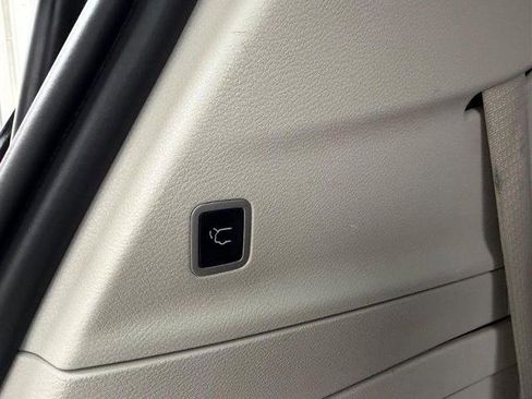 Used 2024 Chrysler Pacifica Select image 8