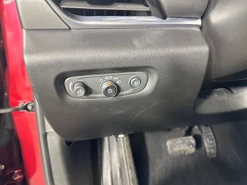 Used 2018 Chevrolet Traverse LT image 19