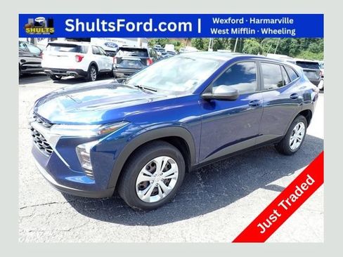 Used 2024 Chevrolet Trax LS w/ Driver Confidence Package FWD image 1
