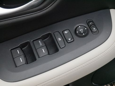 Used 2024 Honda HR-V LX image 19